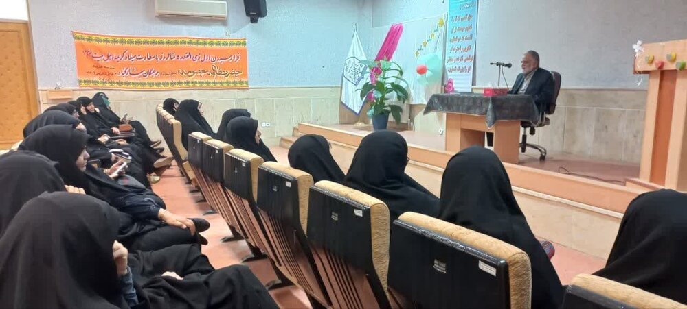 حوزه‌های علمیه سنگر تبیین‌ علم دین هستند