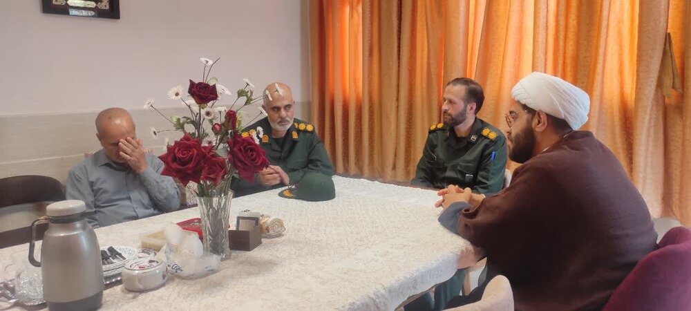 دیدار فرمانده سپاه ساوه با مدیر مدرسه علمیه فاطمه الزهرا (س)/ تاکید بر تقویت تعامل و همکاری+تصاویر