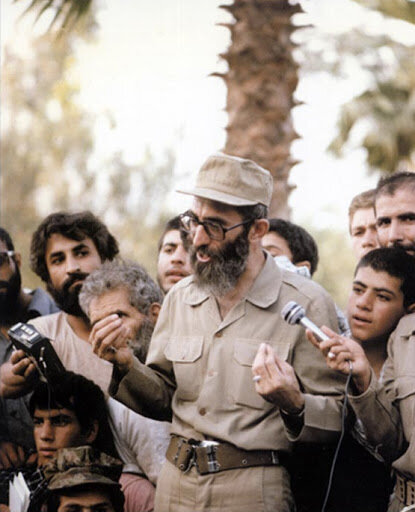 ابراز خوشحالی امام از لباس نظامی که آیت‌الله خامنه‌ای پوشید