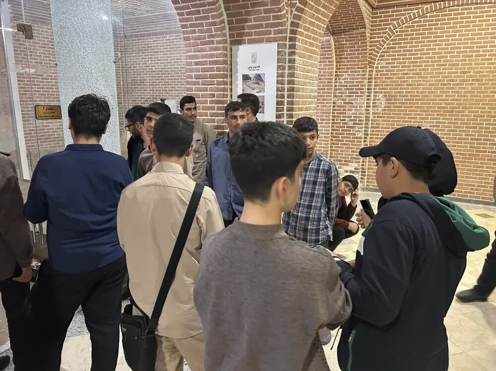 تصاویر/ بازدید طلاب نقده از موزه اردبیل و امامزاده ابراهیم شهرستان آستارا