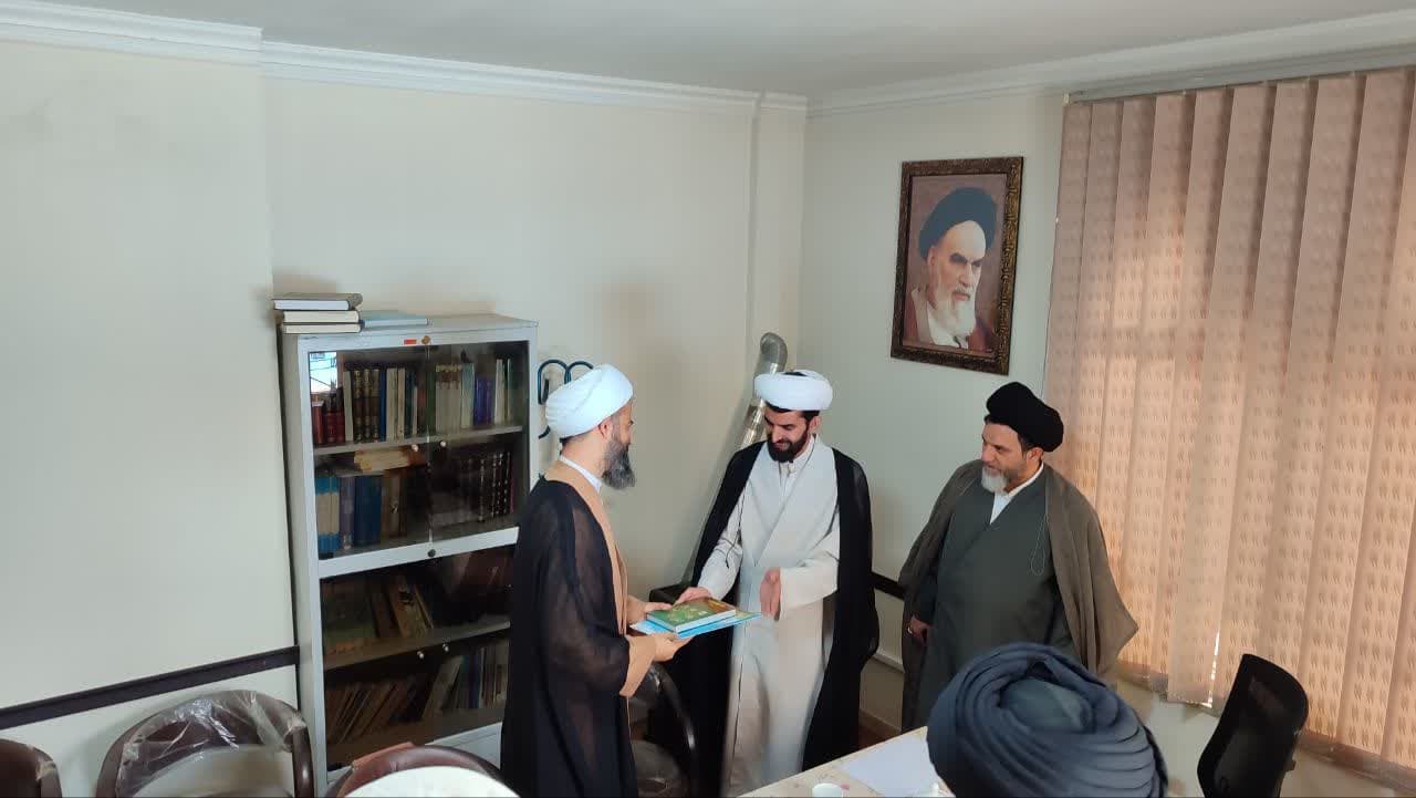 تقدیر مسئول سازمان بسیج طلاب استان همدان از حجت الاسلام والمسلمین بطحائیان+عکس
