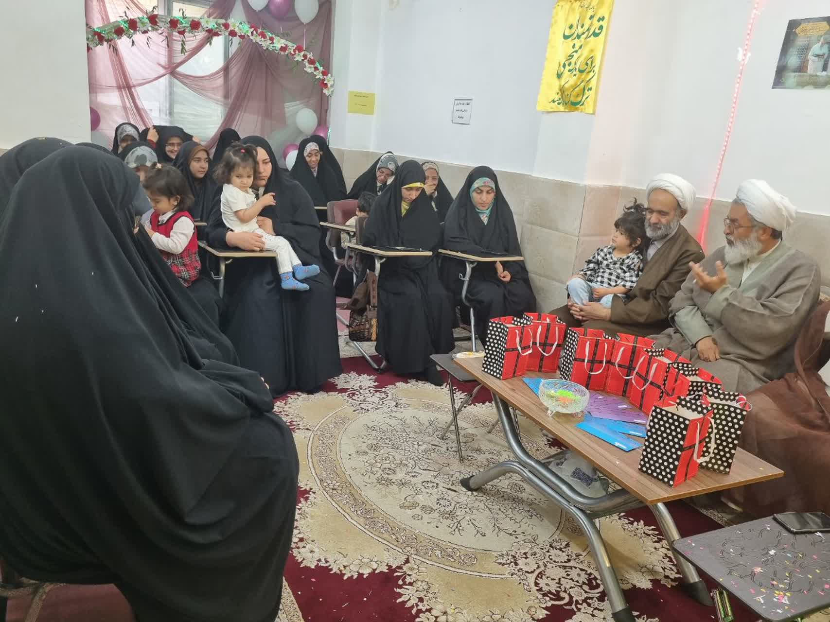 تکریم اساتید مدرسه علمیه معصومیه تفرش در آستانه دهه کرامت