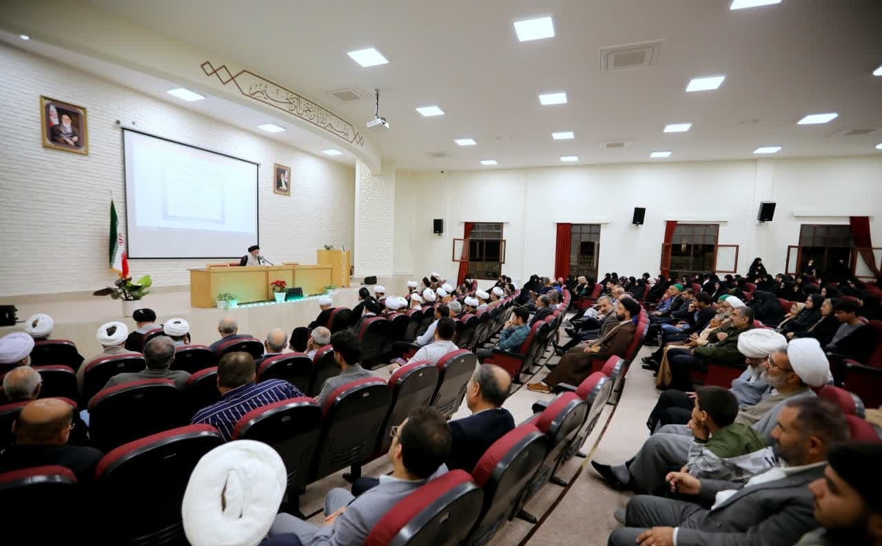تصاویر/ مراسم تجلیل از جمعی از اساتید و کارکنان مدرسه علمیه امام خمینی (ره) گرگان و مدرسه علمیه الزهرا(س) گرگان