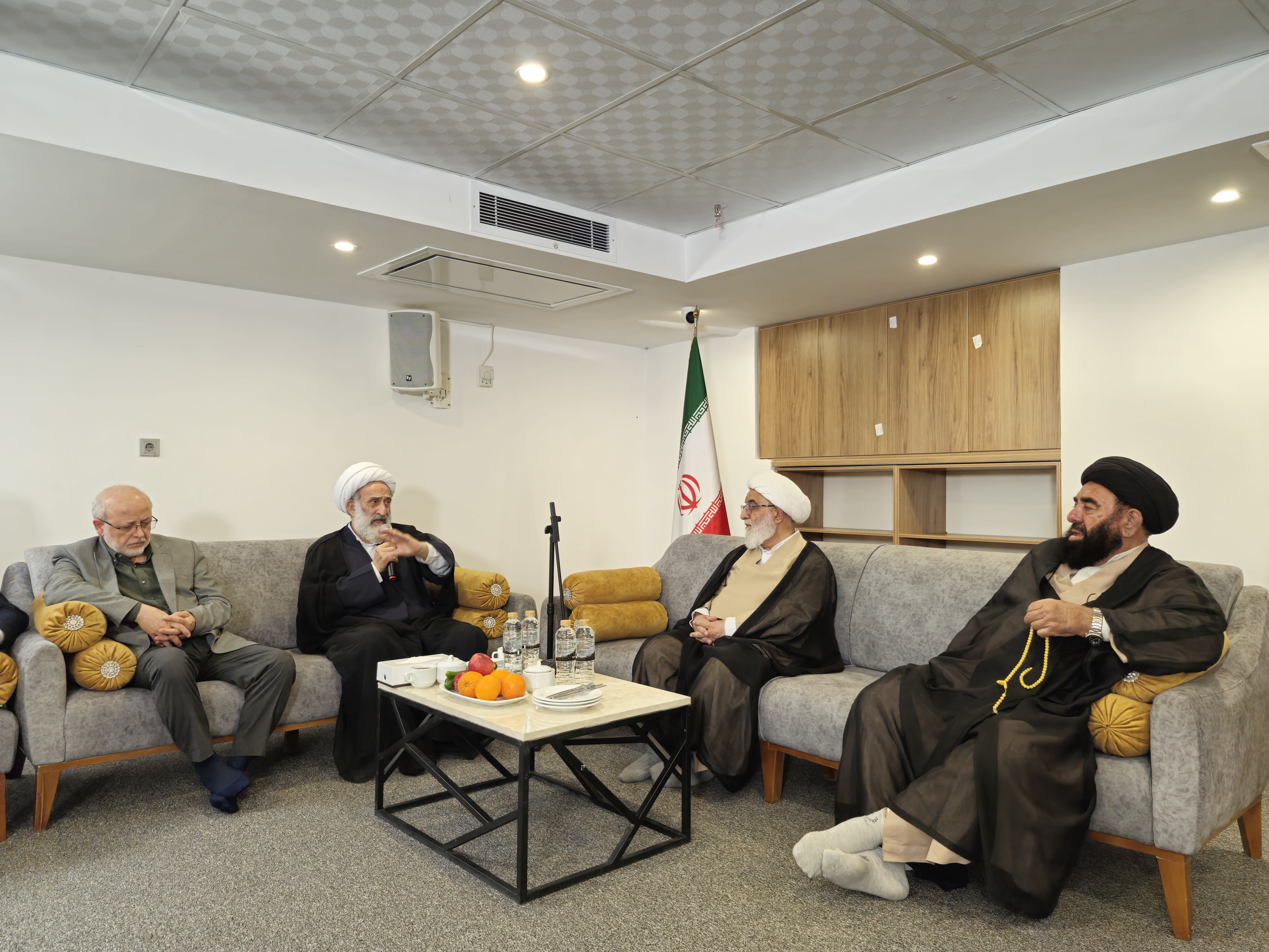 آثار و برکات حوزه‌ علمیه باعث بقای اسلام در دنیا شده است