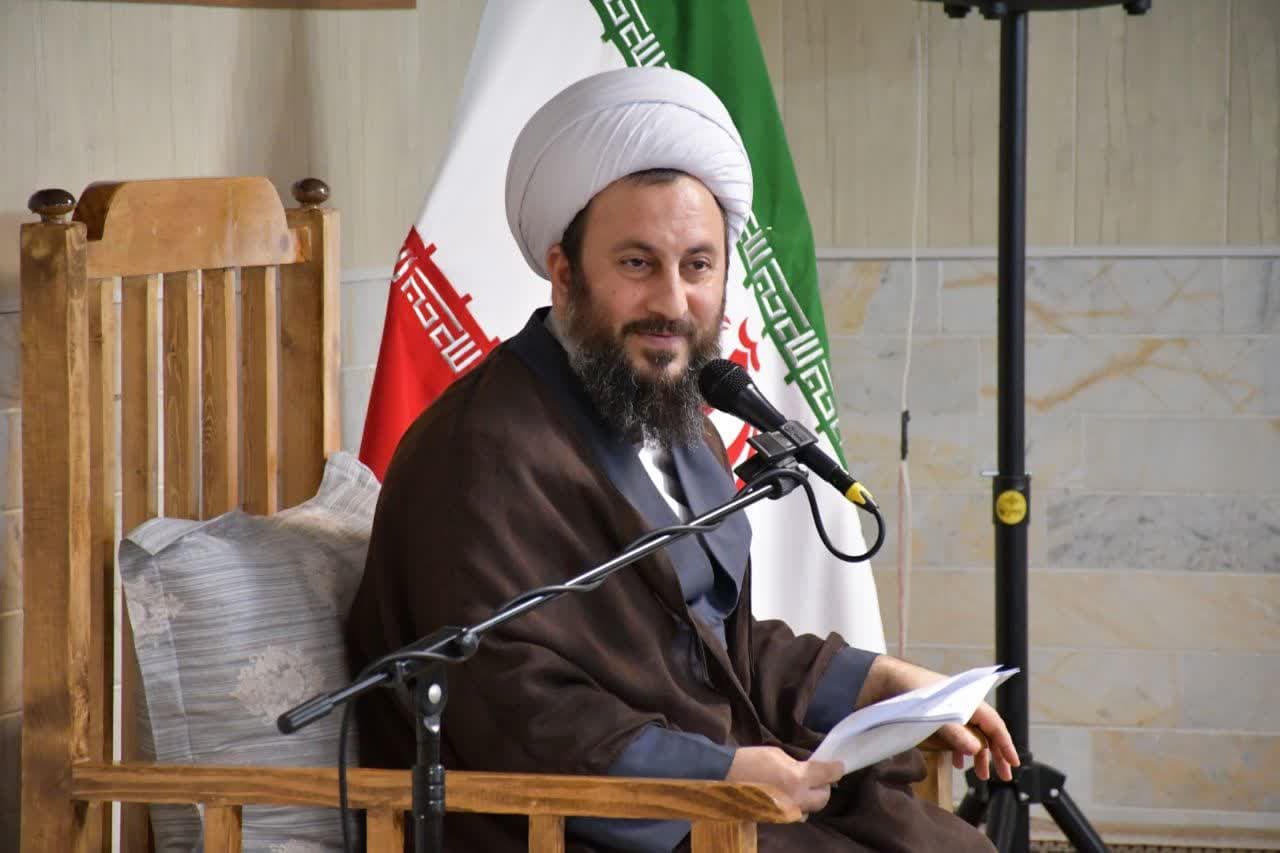 بینش مادی و مقایسه شیطان او را از سجده به ملائکه منع کرد