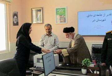 تصاویر/ تجلیل امام جمعه دیر از ماماها