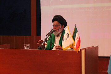 احترام به  بزرگان موجب رشد فردی و اجتماعی می‌شود