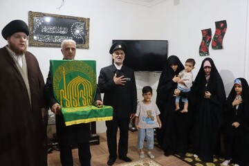 تصاویر/ خدام رضوی در منزل خانواده ۴ فرزندی