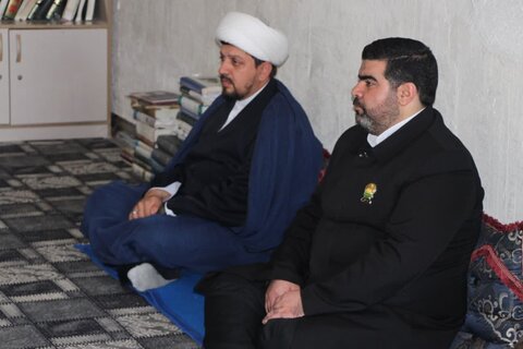 تصاویر/ دیدار خادمان امام رضا(ع) با یکی از روحانیون شُنبه