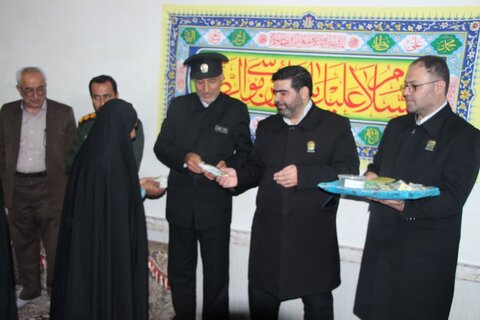 تصاویر/ جشن خانگی دهه کرامت با حضور خدام رضوی