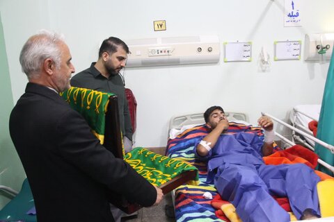 تصاویر/ عیادت خدام رضوی از بیماران بیمارستان شهید گنجی برازجان