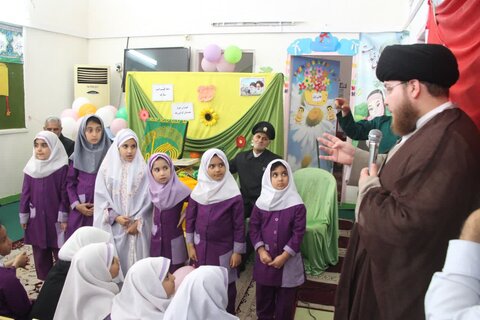 تصاویر/ خادمان رضوی در جمع دانش آموزان