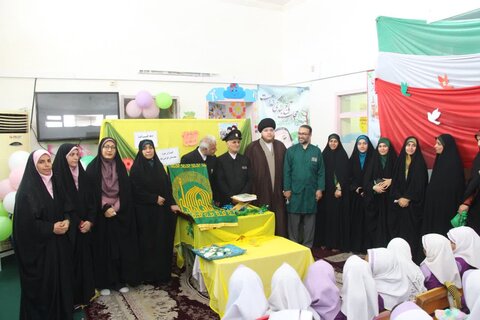 تصاویر/ خادمان رضوی در جمع دانش آموزان