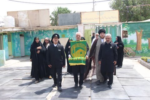 تصاویر/ خادمان رضوی در جمع دانش آموزان