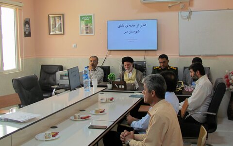 تصاویر/ تجلیل امام جمعه و فرمانده سپاه دیر از ماماها