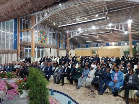 تصویر/ تجلیل از معلمان پیشکسوت قمصر همزمان با جشن دهه کرامت