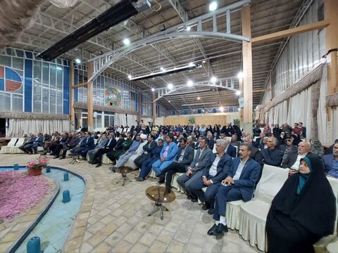 تصویر/ تجلیل از معلمان پیشکسوت قمصر همزمان با جشن دهه کرامت