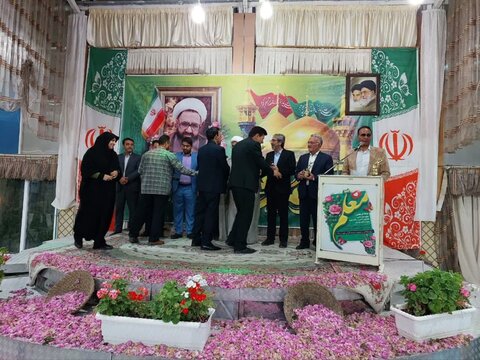 تصویر/ تجلیل از معلمان پیشکسوت قمصر همزمان با جشن دهه کرامت