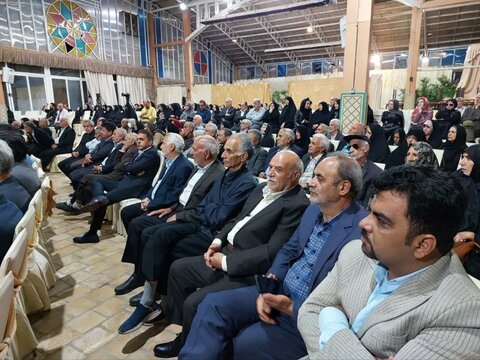 تصویر/ تجلیل از معلمان پیشکسوت قمصر همزمان با جشن دهه کرامت