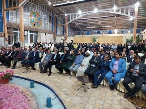 تصویر/ تجلیل از معلمان پیشکسوت قمصر همزمان با جشن دهه کرامت