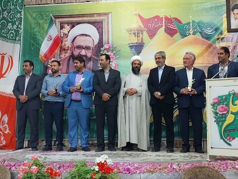 تصویر/ تجلیل از معلمان پیشکسوت قمصر همزمان با جشن دهه کرامت