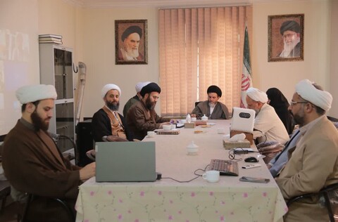 تصاویر / جلسه هماهنگی همایش یکصدمین سالگشت باز تأسیس حوزه علمیه قم
