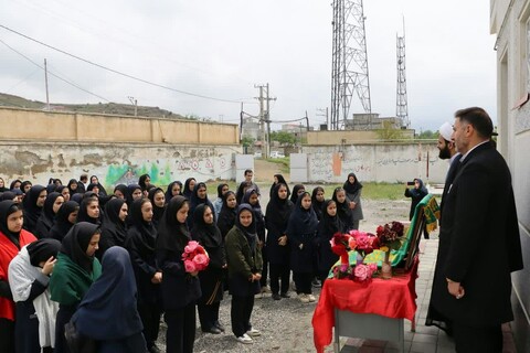 تصاویر/ جشن دهه کرامت در مدرسه  فاطمیه وزینبیه روستای جانانلو