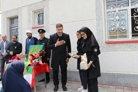 تصاویر/ جشن دهه کرامت در مدرسه  فاطمیه وزینبیه روستای جانانلو