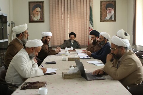 تصاویر / جلسه جمع‌بندی سرکشی از مدرسه علمیه سفیران هدایت علویون،