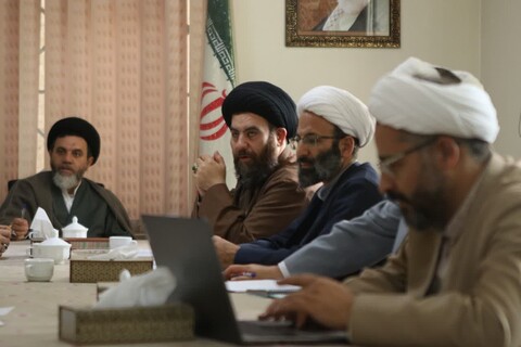 تصاویر / جلسه جمع‌بندی سرکشی از مدرسه علمیه سفیران هدایت علویون،