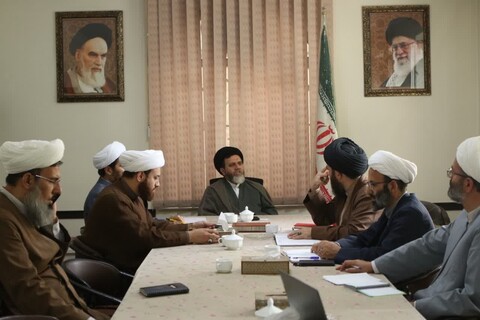 تصاویر / جلسه جمع‌بندی سرکشی از مدرسه علمیه سفیران هدایت علویون،