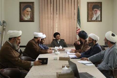 تصاویر / جلسه جمع‌بندی سرکشی از مدرسه علمیه سفیران هدایت علویون،