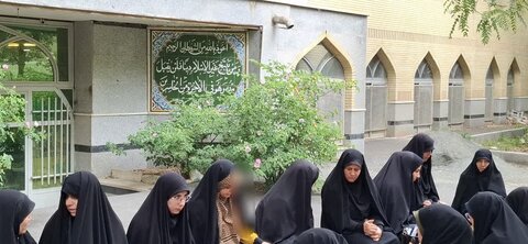 تصاویر/برگزاری جشن دهه کرامت در مدرسه علمیه الزهرا اراک