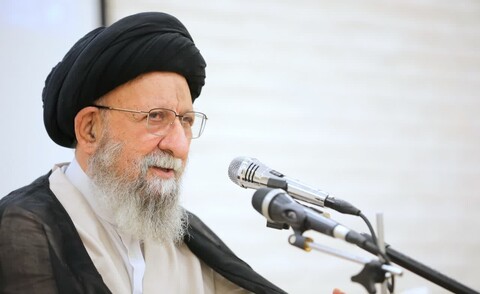 تصاویر/ مراسم تجلیل از جمعی از اساتید و کارکنان مدرسه علمیه امام خمینی (ره) گرگان و مدرسه علمیه الزهرا(س) گرگان