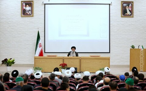 تصاویر/ مراسم تجلیل از جمعی از اساتید و کارکنان مدرسه علمیه امام خمینی (ره) گرگان و مدرسه علمیه الزهرا(س) گرگان