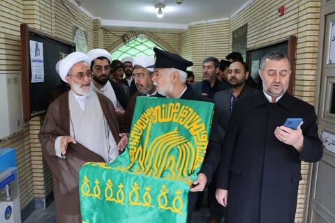 تصاویر/ حضور کاروان زیر ستیه خورشید در حوزه علمیه و دفتر امام جمعه مرند