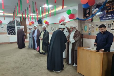 تصاویر/ تجلیل از اساتید حوزوی و طلاب ممتاز و جهادی در مدرسه علمیه امیرالمومنین(ع) صحنه