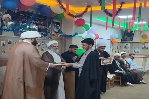 تصاویر/ تجلیل از اساتید حوزوی و طلاب ممتاز و جهادی در مدرسه علمیه امیرالمومنین(ع) صحنه