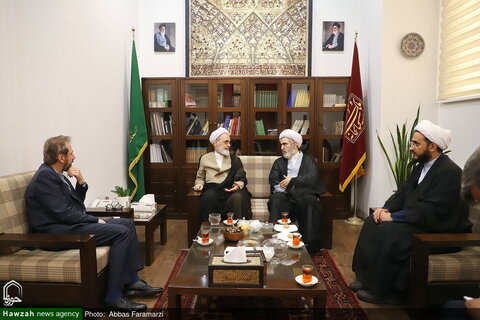 Photos/Point de presse pour la Conférence internationale sur le centenaire du séminaire de Qom