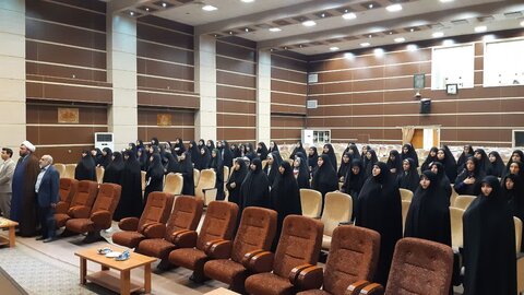 تصاویر/تقدیر از اساتید مدرسه علمیه فاطمه الزهرا (س)ساوه توسط نماینده مجلس شورای اسلامی شهرستان ساوه