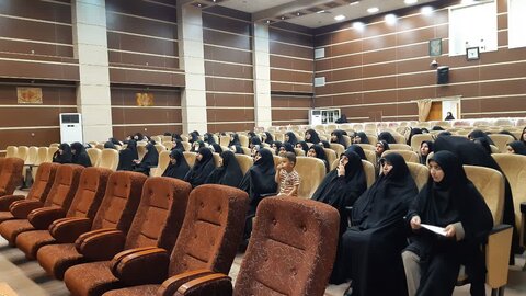 تصاویر/تقدیر از اساتید مدرسه علمیه فاطمه الزهرا (س)ساوه توسط نماینده مجلس شورای اسلامی شهرستان ساوه