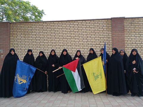 تصاویر/حضور طلاب ،اساتید و کادر مدرسه علمیه کوثر زرندیه در تجمع محکومیت جنایات اسرائیل