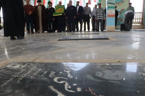 تصاویر/ غبارروبی قبور شهدا در اهرم