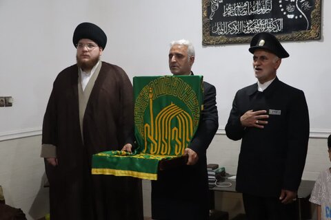 تصاویر/ خدام رضوی در منزل خانواده ۴ فرزندی