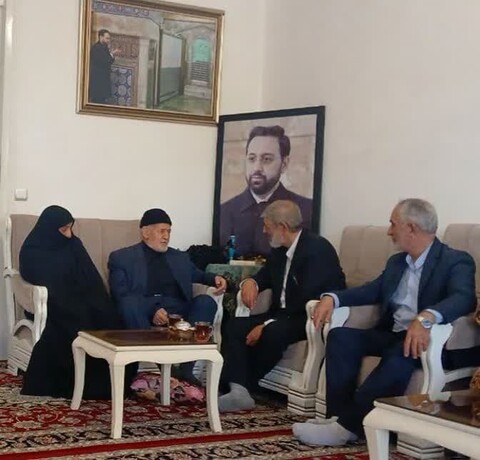 تصاویر/ تجلیل خادمیاران از خانواده « شهید مالک رحمتی» در مراغه