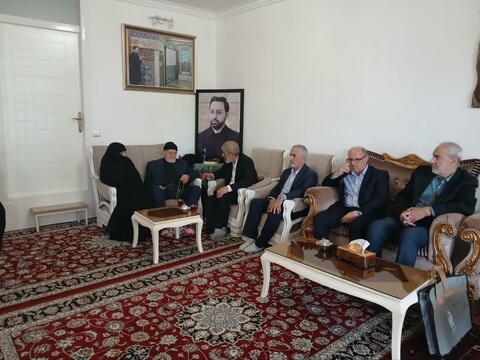 تصاویر/ تجلیل خادمیاران از خانواده « شهید مالک رحمتی» در مراغه