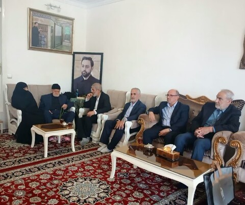 تصاویر/ تجلیل خادمیاران از خانواده « شهید مالک رحمتی» در مراغه