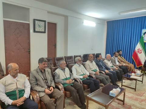 تصاویر/ حضور کاروان پرچم متبرمه کریمه اهل بیت حضرت معصومه در دفتر امام جمعه شهرستان ابهر