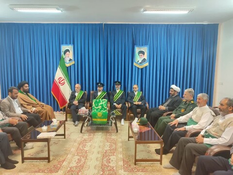 تصاویر/ حضور کاروان پرچم متبرمه کریمه اهل بیت حضرت معصومه در دفتر امام جمعه شهرستان ابهر