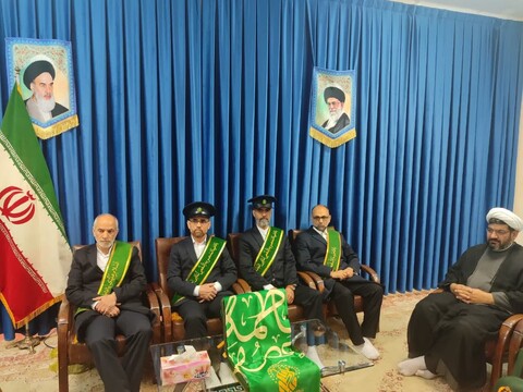 تصاویر/ حضور کاروان پرچم متبرمه کریمه اهل بیت حضرت معصومه در دفتر امام جمعه شهرستان ابهر